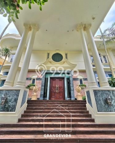 Ready to Use! Luxury House LT 10000m2 Desain Elegan di Kemang Ready to Use! Luxury House LT 10000m2 Desain Elegan di Kemang