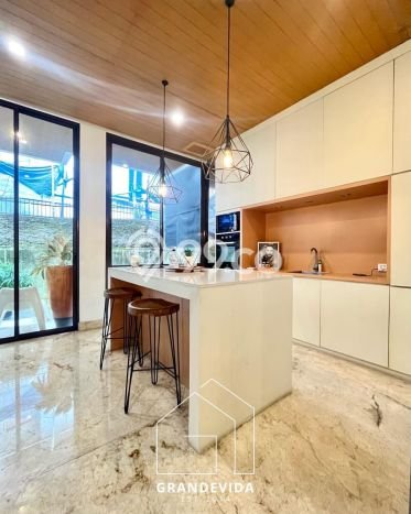 Dijual Rumah Mewah Elegan Dengan View Eksklusif di Kemang, Jakarta Selatan Dijual Rumah Mewah Elegan Dengan View Eksklusif di Kemang, Jakarta Selatan