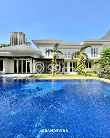 Jual Rumah Mewah Megah Dengan View Cantik di Kemang, Jakarta Selatan Jual Rumah Mewah Megah Dengan View Cantik di Kemang, Jakarta Selatan