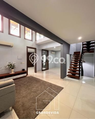 Rumah Elit Modern Tanpa Renovasi di Pondok Indah Jakarta Selatan Rumah Elit Modern Tanpa Renovasi di Pondok Indah Jakarta Selatan