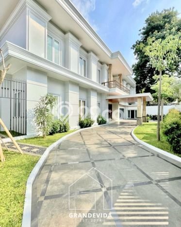 Hunian Elit LB 1000m2 Siap Huni Desain Elegan di Kemang, Jakarta Selatan Hunian Elit LB 1000m2 Siap Huni Desain Elegan di Kemang, Jakarta Selatan