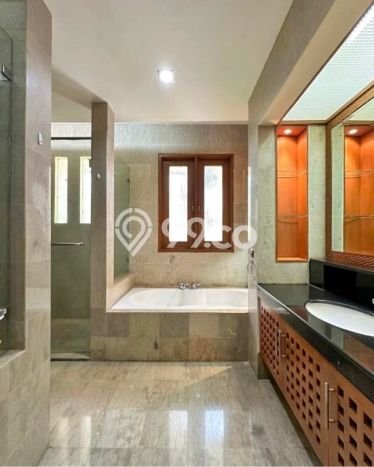 Ready to Use! Luxury House LT 585m2 Desain Modern di Kemang Ready to Use! Luxury House LT 585m2 Desain Modern di Kemang
