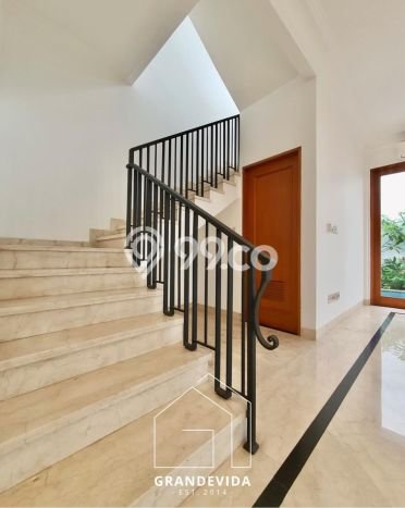 Hunian Elit LB 525m2 Siap Pakai Desain Elegan di Pondok Indah, Jakarta Selatan Hunian Elit LB 525m2 Siap Pakai Desain Elegan di Pondok Indah, Jakarta Selatan