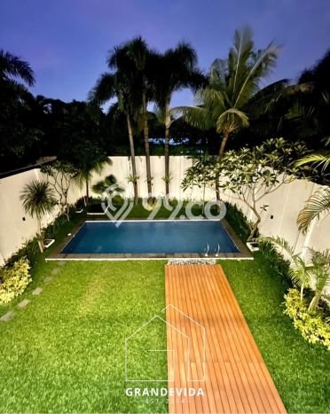 Jual Rumah Luas Megah Dengan View Cantik di Kemang, Jakarta Selatan Jual Rumah Luas Megah Dengan View Cantik di Kemang, Jakarta Selatan