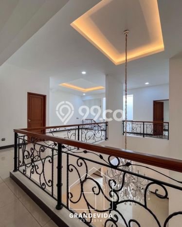 Rumah Mewah LB 280m2 Siap Huni Desain Elegan di Pondok Indah, Jakarta Selatan Rumah Mewah LB 280m2 Siap Huni Desain Elegan di Pondok Indah, Jakarta Selatan