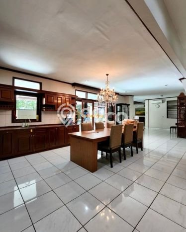 Jual Rumah Mewah Megah Dengan View Eksklusif di Kemang, Jakarta Selatan Jual Rumah Mewah Megah Dengan View Eksklusif di Kemang, Jakarta Selatan