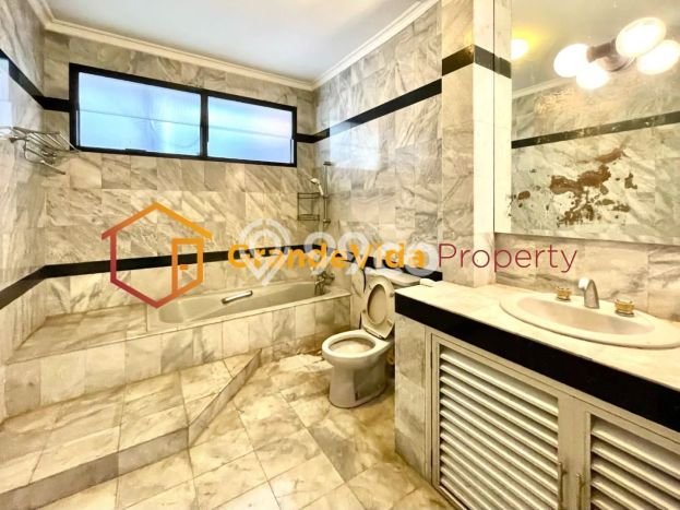 For Sale! Luxury House LT 1054m2 Desain Elegan di Kemang For Sale! Luxury House LT 1054m2 Desain Elegan di Kemang