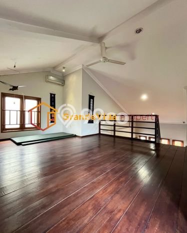 Ready to Use! Premium House LT 161m2 Desain Elegan di Pondok Indah Ready to Use! Premium House LT 161m2 Desain Elegan di Pondok Indah