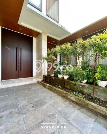 Rumah Elit Modern Tanpa Renovasi di Kemang Jakarta Selatan Rumah Elit Modern Tanpa Renovasi di Kemang Jakarta Selatan