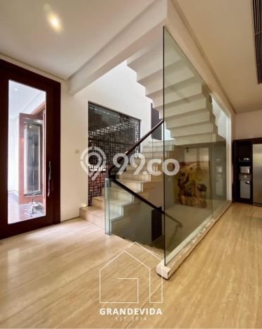 Rumah Elit Modern Tanpa Renovasi di Pondok Indah Jakarta Selatan Rumah Elit Modern Tanpa Renovasi di Pondok Indah Jakarta Selatan