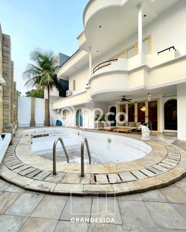 Rumah Elit Modern Tanpa Renovasi di Cipete Jakarta Selatan Rumah Elit Modern Tanpa Renovasi di Cipete Jakarta Selatan