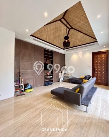 Rumah Elit Modern Tanpa Renovasi di Pondok Indah Jakarta Selatan Rumah Elit Modern Tanpa Renovasi di Pondok Indah Jakarta Selatan