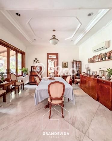 Hunian Mewah LB 500m2 Siap Pakai Desain Elegan di Kemang, Jakarta Selatan Hunian Mewah LB 500m2 Siap Pakai Desain Elegan di Kemang, Jakarta Selatan
