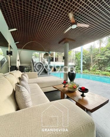 For Sale! Premium House LT 725m2 Desain Elegan di Kemang For Sale! Premium House LT 725m2 Desain Elegan di Kemang