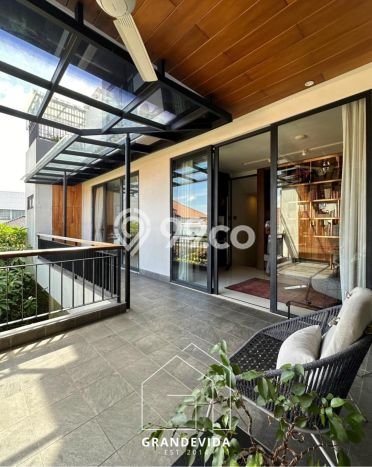 For Sale! Luxury House LT 208m2 Desain Modern di Kemang For Sale! Luxury House LT 208m2 Desain Modern di Kemang