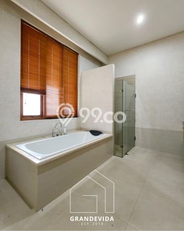 Hunian Mewah LB 320m2 Siap Pakai Desain Elegan di Kemang, Jakarta Selatan Hunian Mewah LB 320m2 Siap Pakai Desain Elegan di Kemang, Jakarta Selatan