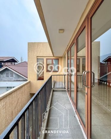 Rumah Elit LB 400m2 Siap Pakai Desain Elegan di Kemang, Jakarta Selatan Rumah Elit LB 400m2 Siap Pakai Desain Elegan di Kemang, Jakarta Selatan