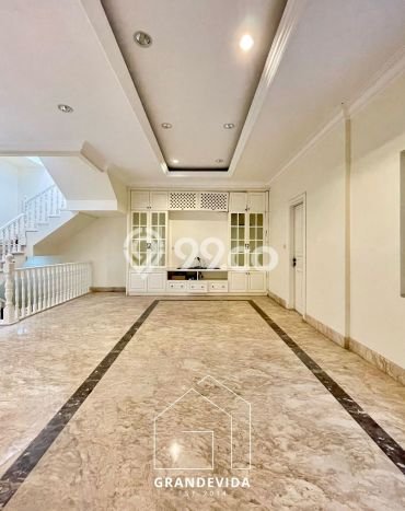 Rumah Elit LB 360m2 Siap Pakai Desain Elegan di Pondok Indah, Jakarta Selatan Rumah Elit LB 360m2 Siap Pakai Desain Elegan di Pondok Indah, Jakarta Selatan