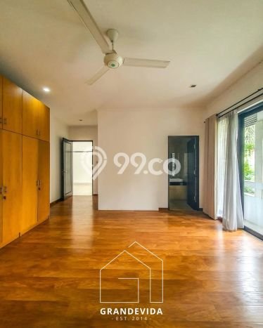 Ready to Use! Premium House LT 668m2 Desain Elegan di Kemang Ready to Use! Premium House LT 668m2 Desain Elegan di Kemang