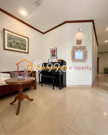 Ready to Use! Premium House LT 161m2 Desain Elegan di Pondok Indah Ready to Use! Premium House LT 161m2 Desain Elegan di Pondok Indah