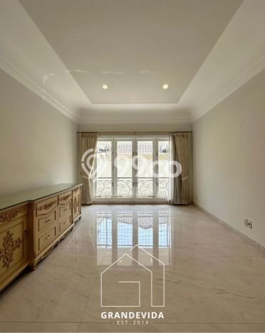 Hunian Elit LB 425m2 Siap Pakai Desain Elegan di Pondok Indah, Jakarta Selatan Hunian Elit LB 425m2 Siap Pakai Desain Elegan di Pondok Indah, Jakarta Selatan