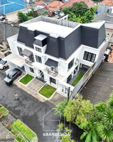 Rumah Elit LB 456m2 Siap Pakai Desain Elegan di Kemang, Jakarta Selatan Rumah Elit LB 456m2 Siap Pakai Desain Elegan di Kemang, Jakarta Selatan