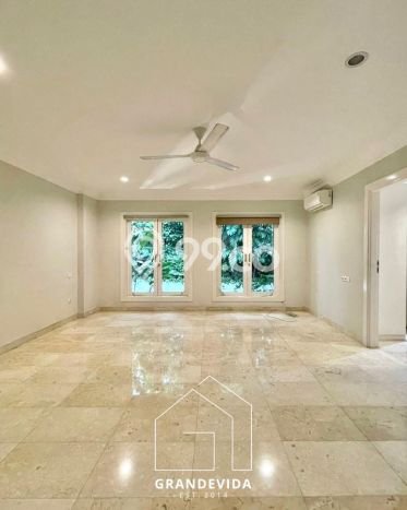 Ready to Use! Luxury House LT 839m2 Desain Modern di Pondok Indah Ready to Use! Luxury House LT 839m2 Desain Modern di Pondok Indah