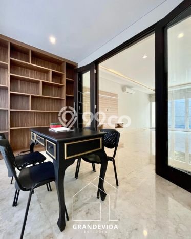 Hunian Mewah LB 320m2 Siap Pakai Desain Elegan di Kemang, Jakarta Selatan Hunian Mewah LB 320m2 Siap Pakai Desain Elegan di Kemang, Jakarta Selatan