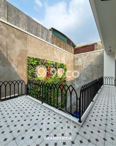 For Sale! Luxury House LT 240m2 Desain Elegan di Pondok Indah For Sale! Luxury House LT 240m2 Desain Elegan di Pondok Indah