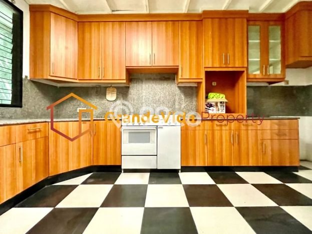 For Sale! Luxury House LT 1054m2 Desain Elegan di Kemang For Sale! Luxury House LT 1054m2 Desain Elegan di Kemang