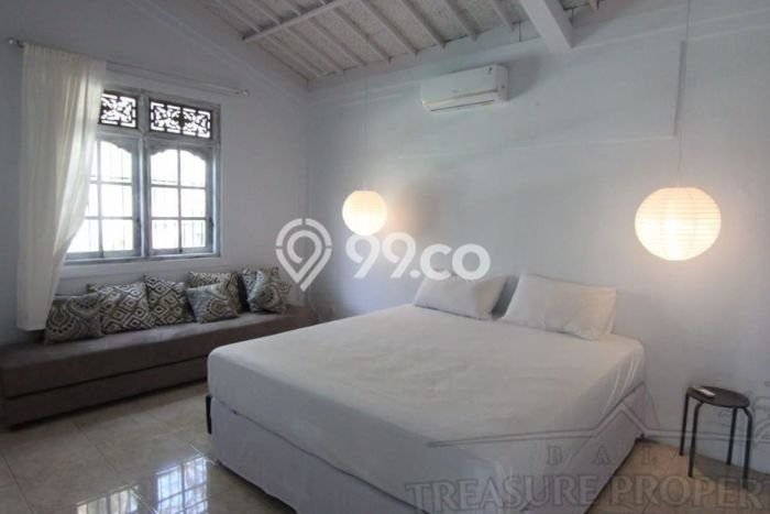 HOT DEAL! Vila Kawasan , Area 300m2m², Area Strategis HOT DEAL! Vila Kawasan , Area 300m2m², Area Strategis