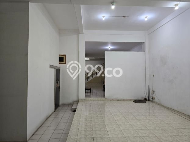 Rumah Modern 4 Kamar Terawat di Semarang Timur, Dekat Pusat Perbelanjaan, Semarang Rumah Modern 4 Kamar Terawat di Semarang Timur, Dekat Pusat Perbelanjaan, Semarang