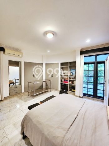 Hunian Mewah LB 500m2 Siap Huni Desain Elegan di Pondok Indah, Jakarta Selatan Hunian Mewah LB 500m2 Siap Huni Desain Elegan di Pondok Indah, Jakarta Selatan