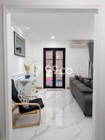 Ready to Use! Luxury House LT 174m2 Desain Elegan di Cipete Ready to Use! Luxury House LT 174m2 Desain Elegan di Cipete