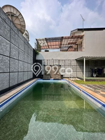 Ready to Use! Luxury House LT 303m2 Desain Elegan di Cipete Ready to Use! Luxury House LT 303m2 Desain Elegan di Cipete
