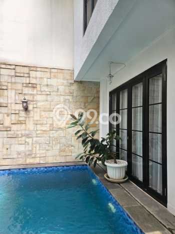 Ready to Use! Luxury House LT 174m2 Desain Elegan di Cipete Ready to Use! Luxury House LT 174m2 Desain Elegan di Cipete