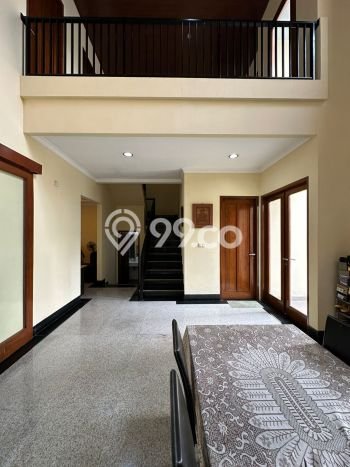 Ready to Use! Luxury House LT 303m2 Desain Elegan di Cipete Ready to Use! Luxury House LT 303m2 Desain Elegan di Cipete