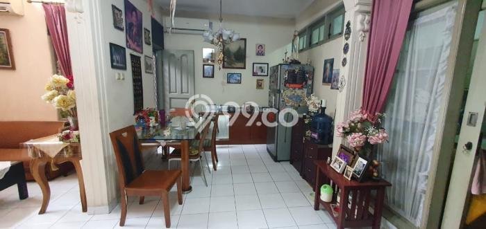 Dijual Rumah Luas Megah Dengan View Cantik di Meruya, Jakarta Barat Dijual Rumah Luas Megah Dengan View Cantik di Meruya, Jakarta Barat