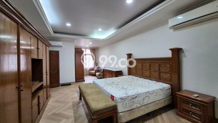 Hunian Strategis Disewakan 8 Kamar di Menteng Bisa Nego Hunian Strategis Disewakan 8 Kamar di Menteng Bisa Nego