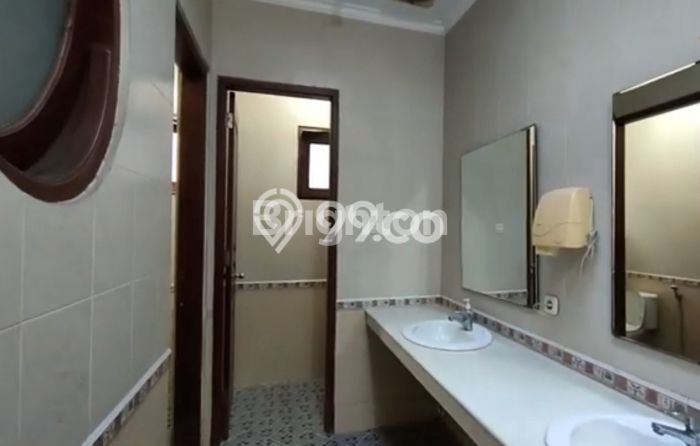 Komersial Dijual di Surabaya LT 1200m2 & LB 1m2 Lokasi Terbaik! Komersial Dijual di Surabaya LT 1200m2 & LB 1m2 Lokasi Terbaik!