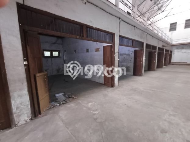 Unit Gudang Disewakan di Pabean Cantikan di Area Ramai & Strategis Unit Gudang Disewakan di Pabean Cantikan di Area Ramai & Strategis