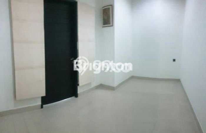 Rumah Luas Asri 3 KT Siap Huni di Manyar Surabaya Rumah Luas Asri 3 KT Siap Huni di Manyar Surabaya