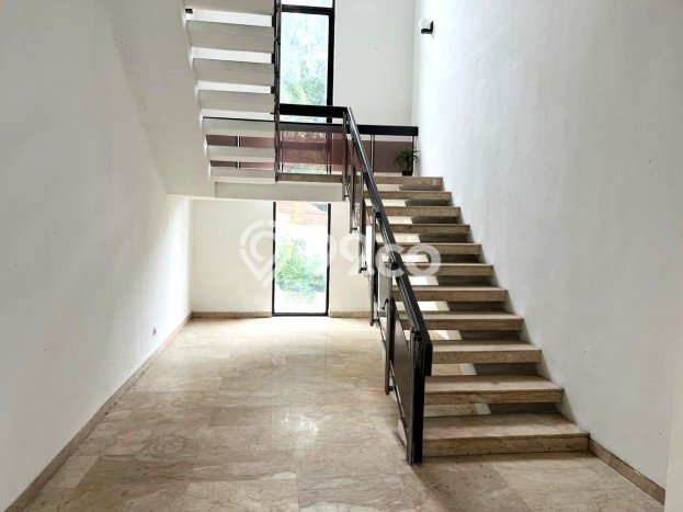 Ready to Use! Premium House LT 702m2 Desain Modern di Mampang Ready to Use! Premium House LT 702m2 Desain Modern di Mampang