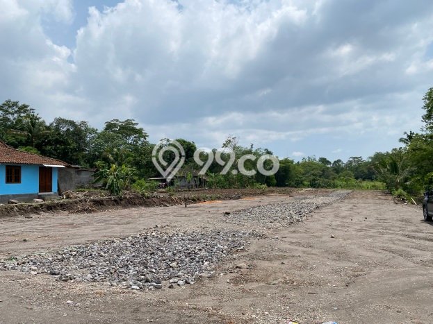 Lahan Strategis di Pakem Dijual dengan Luas 141m2 Lahan Strategis di Pakem Dijual dengan Luas 141m2