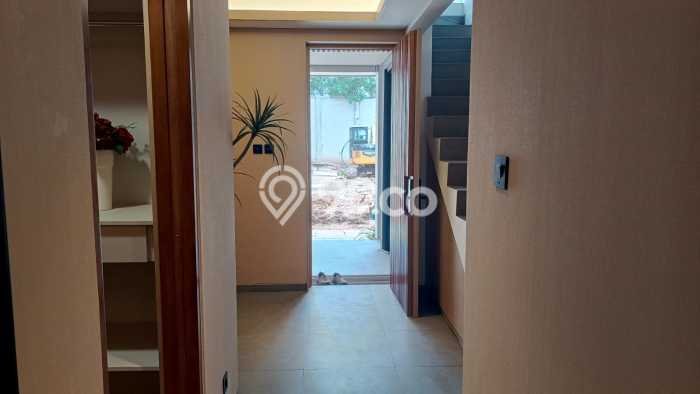 Hunian Mewah LB 130m2 Siap Huni Desain Elegan di Permata Buana, Jakarta Barat Hunian Mewah LB 130m2 Siap Huni Desain Elegan di Permata Buana, Jakarta Barat