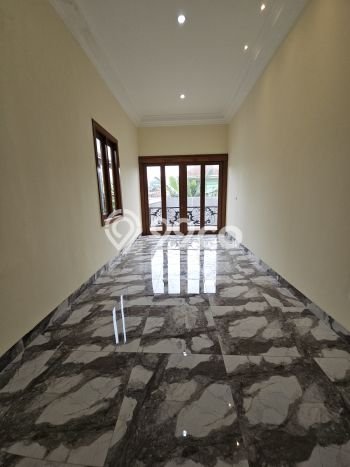 Hunian Eksklusif Siap Huni LT 340m2 di BSD, Tangerang Selatan Hunian Eksklusif Siap Huni LT 340m2 di BSD, Tangerang Selatan