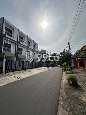 Ready to Use! Luxury House LT 67m2 Desain Modern di Tanjung Duren Ready to Use! Luxury House LT 67m2 Desain Modern di Tanjung Duren