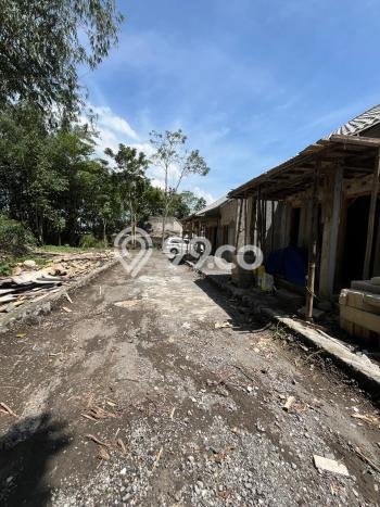 Rumah Minimalis LT 100m2m² Terawat di Kompleks Perumahan Ngaglik, Sleman Rumah Minimalis LT 100m2m² Terawat di Kompleks Perumahan Ngaglik, Sleman