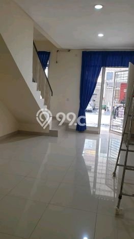 Disewakan! Rumah 2 Kamar Tidur &
2 Kamar Mandi di Green Lake City, Jakarta Barat Disewakan! Rumah 2 Kamar Tidur &
2 Kamar Mandi di Green Lake City, Jakarta Barat