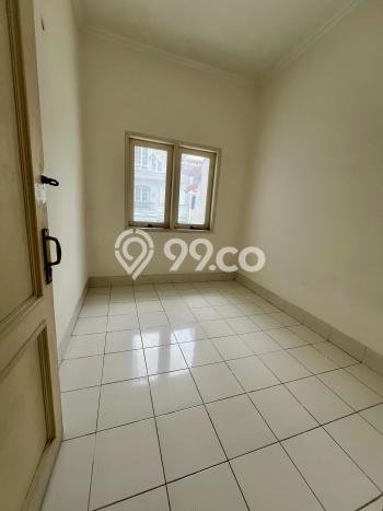 Rumah Elit Modern Tanpa Renovasi di Warung Buncit Jakarta Selatan Rumah Elit Modern Tanpa Renovasi di Warung Buncit Jakarta Selatan